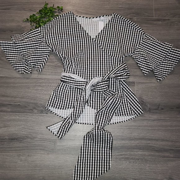 NWT New York & Company size S Gingham Wrap Tie Blouse Top Flare 3/4 sleeve - Picture 1 of 4